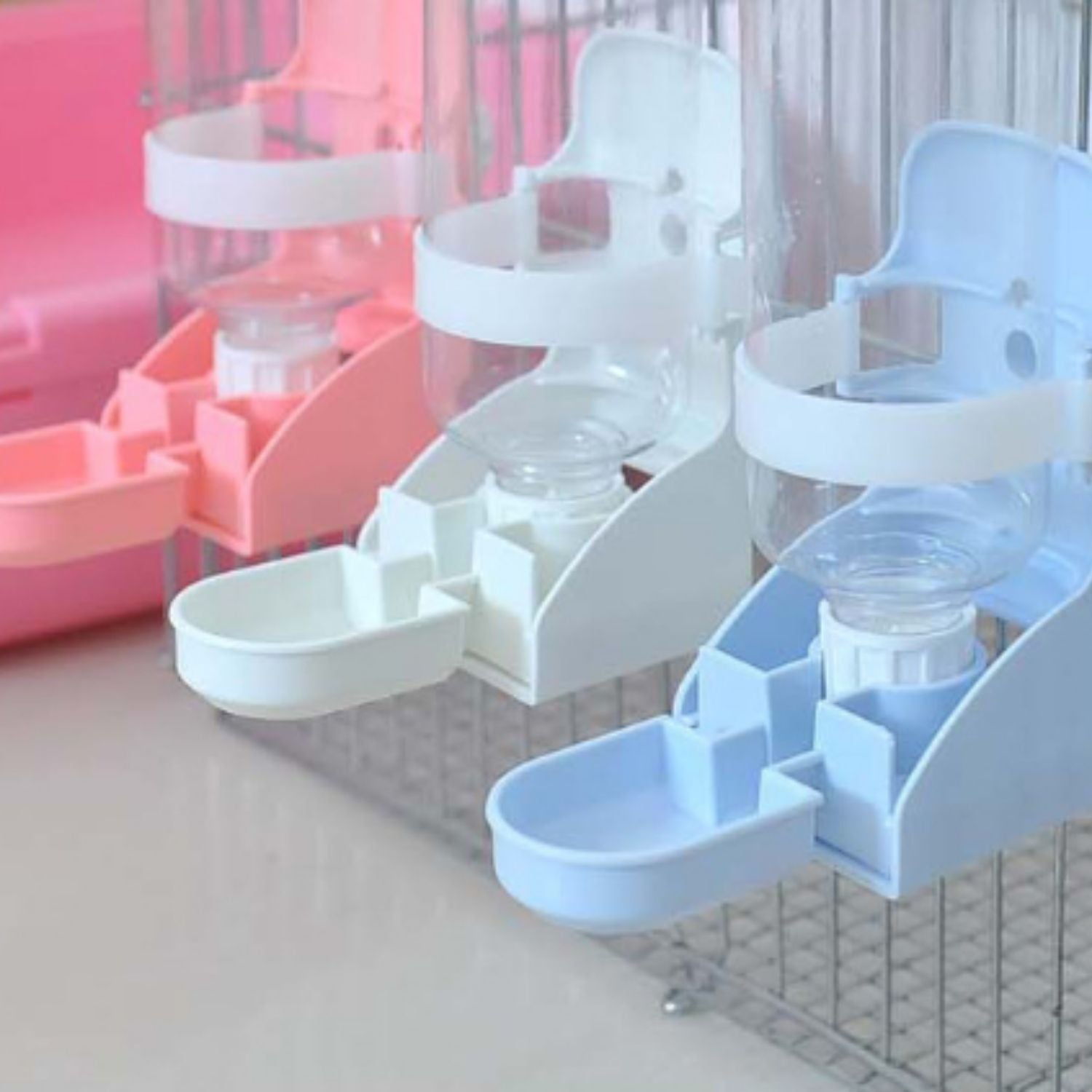 Kleine Dieren Waterbak geinstalleerde roze wit en blauwe waterbakken